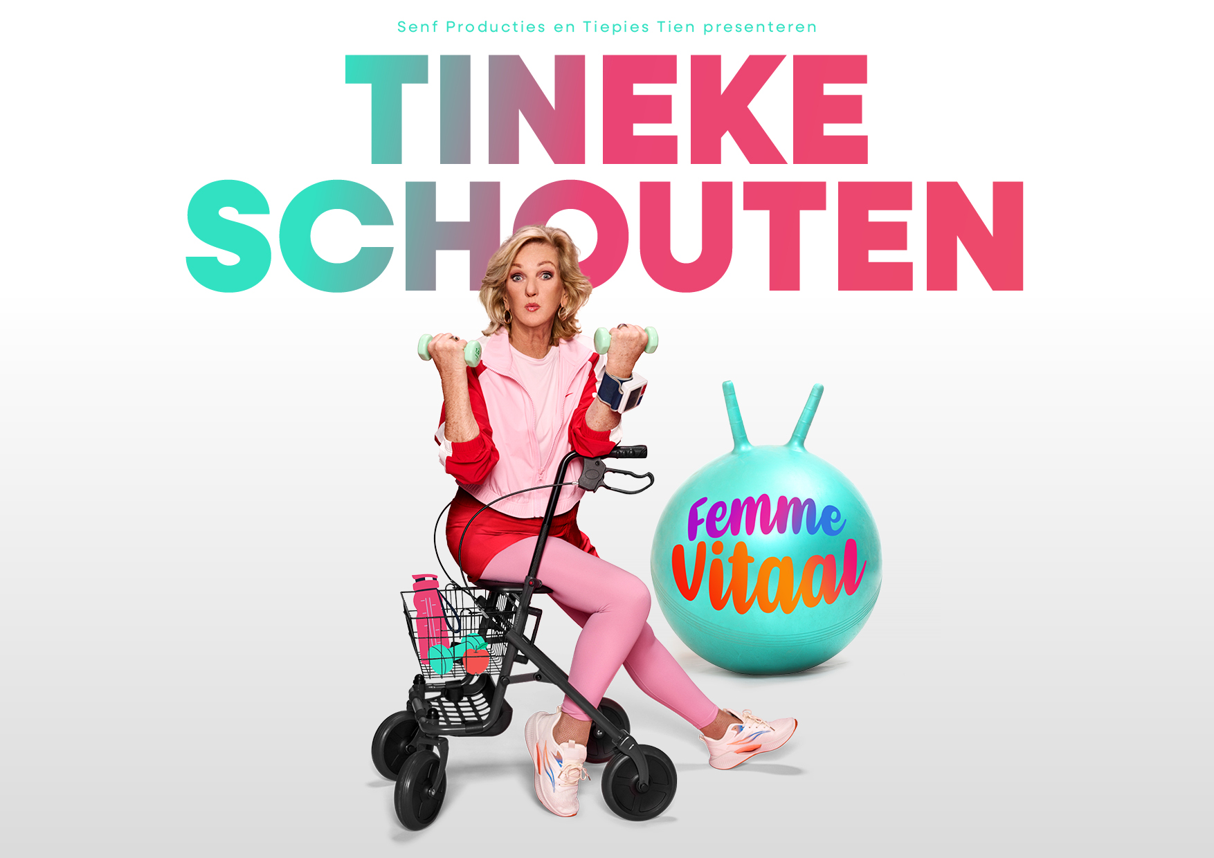 Tineke Schouten op een rollator met gewichten in haar hand en een skippybal op de achtergrond